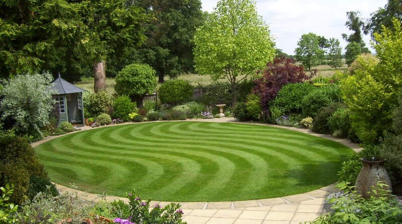 wavy lawn stripes