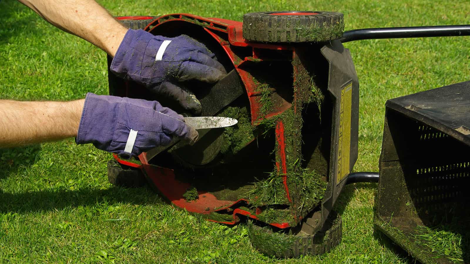 cleaning under side blade lawn mower